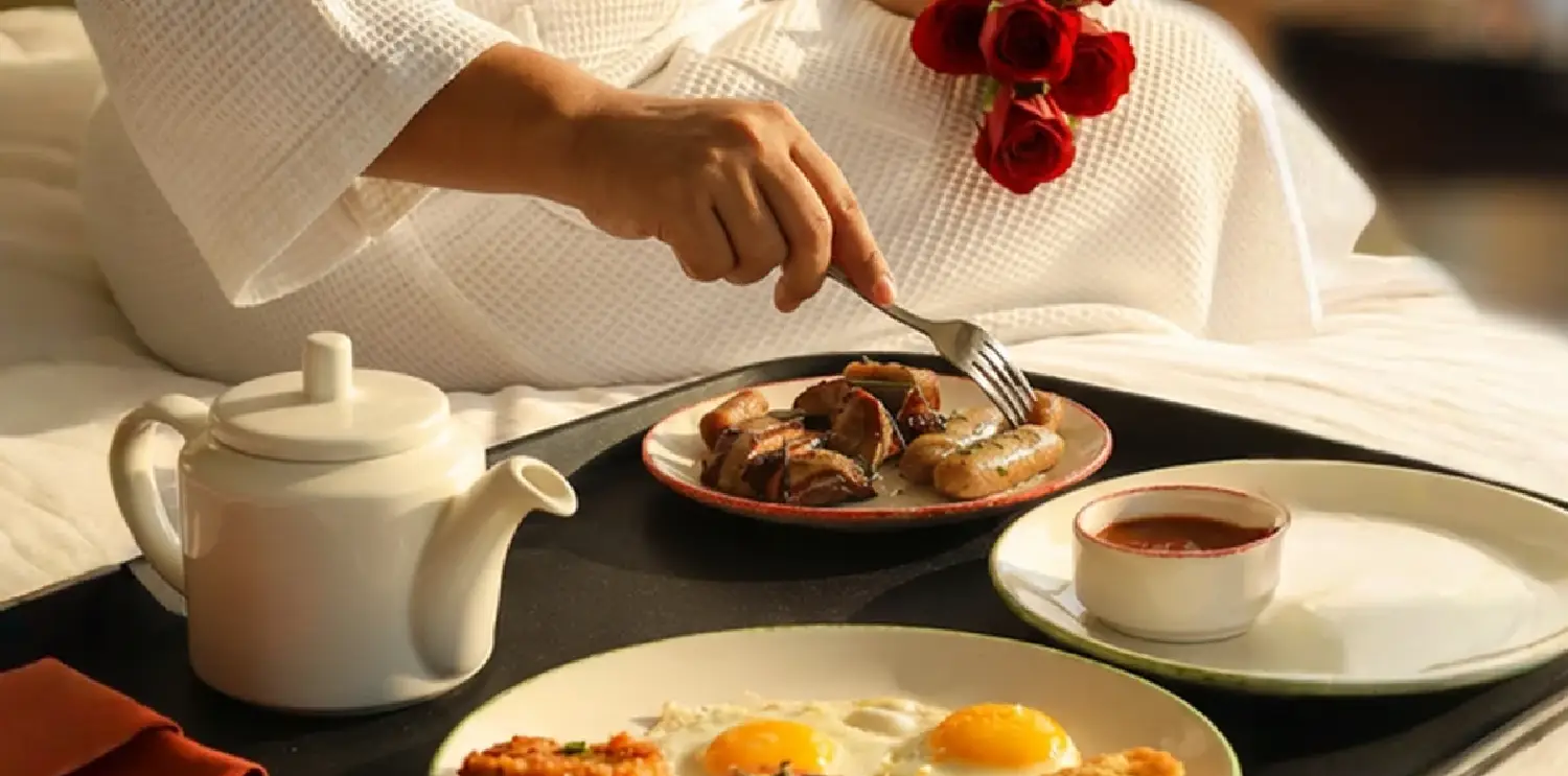 Relaxing Holiday Stay at a Resort in Goa Breakfast served in bed during a relaxing holiday stay at a resort in Goa