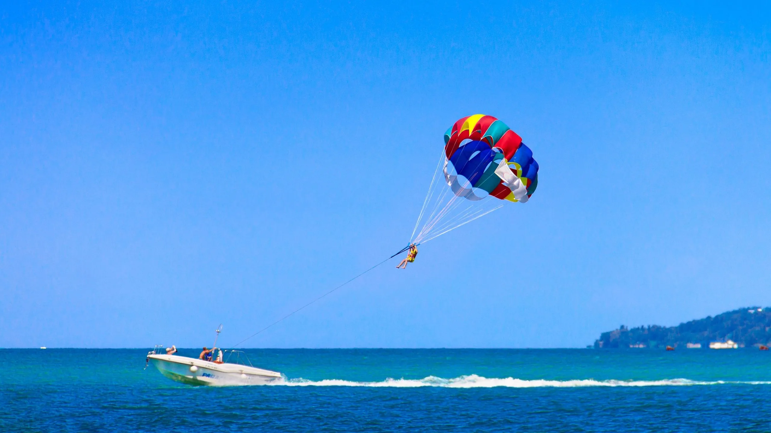 Parasailing adventure near beach resorts in Goa at Benaulim Beach