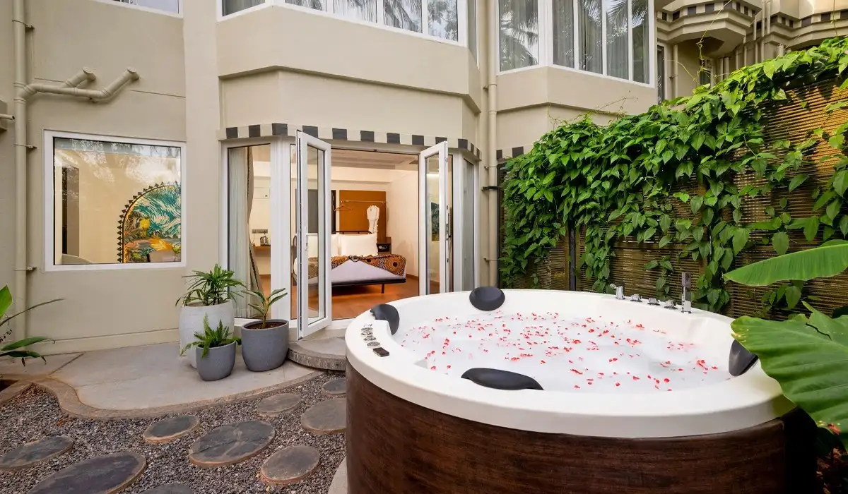 Jacuzzi hotel room in Benaulim for a couple’s retreat